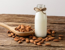 Top 3 công thức làm sữa hạt hạnh nhân siêu ngon và đơn giản tại nhà cho mẹ bỉm